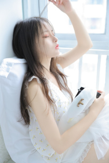 霸道总裁强吻女秘书
